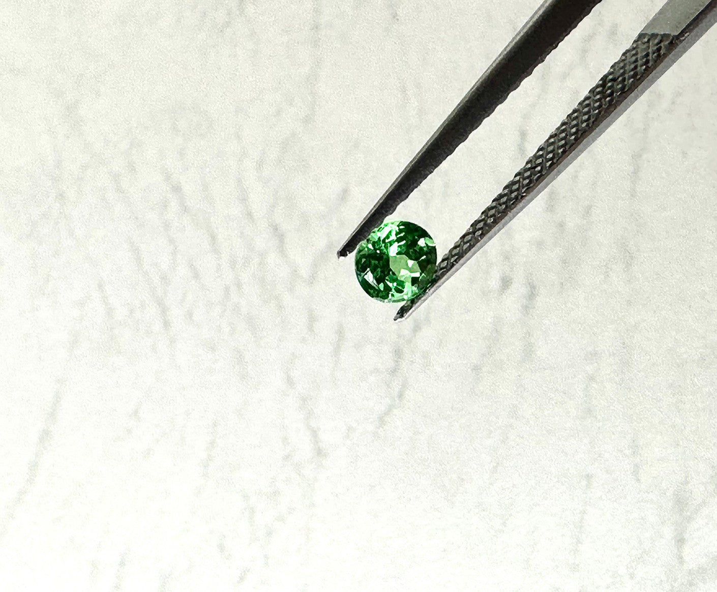 グリーンガーネット0.31ct/4mm｜山羊座の星座石・1月の誕生石