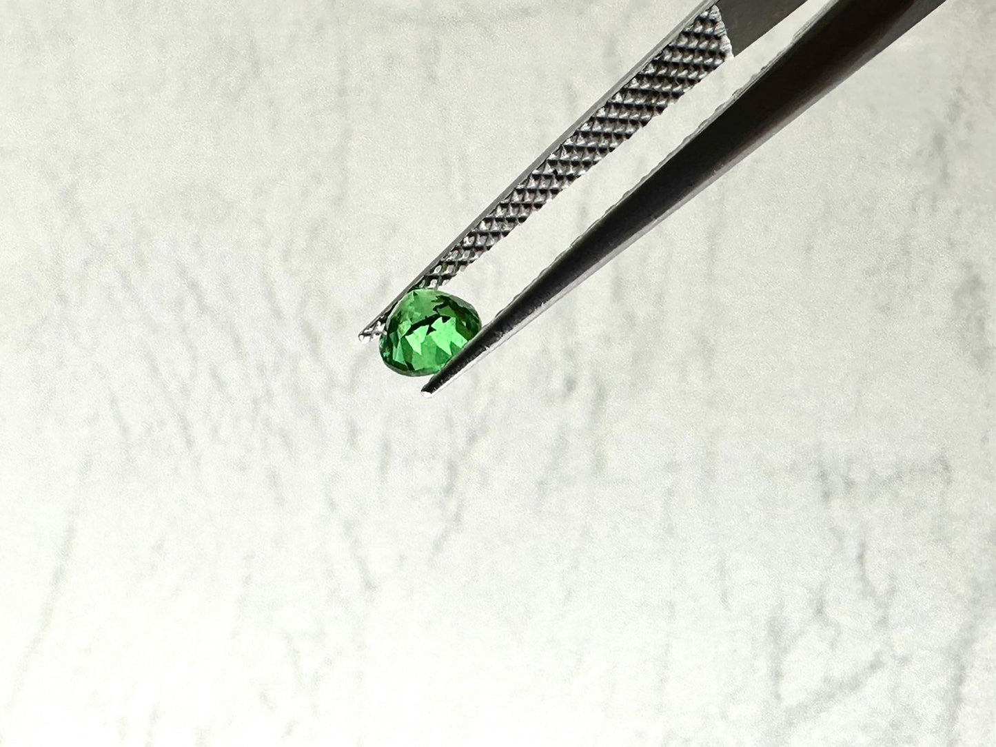 グリーンガーネット0.31ct/4mm｜山羊座の星座石・1月の誕生石